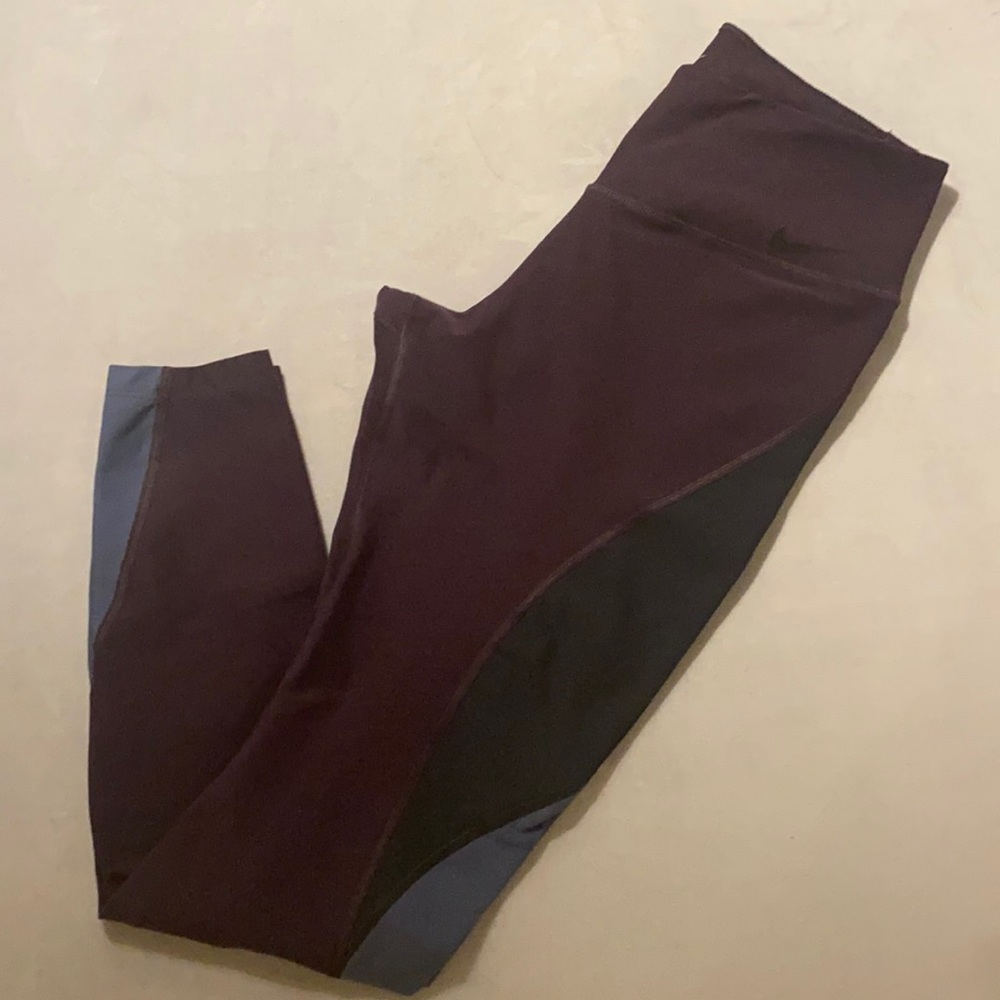 Nike Dri-Fit One Legend Pant leggings in M